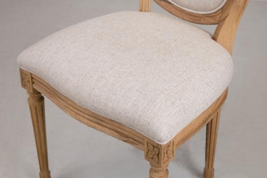 Lot de 2 chaises Simon réalisée en Chêne Massif de style Louis XVI Finition Chêne Brossé  Tissu façon Lin