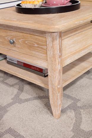 Table Basse Clément réalisée en Chêne de style Louis Philippe PLATEAU MARQUETE Finition Brossé Blanchi
