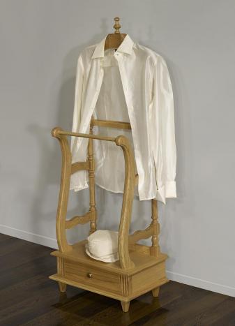 Valet de nuit réalisé en chêne de style Louis Philippe