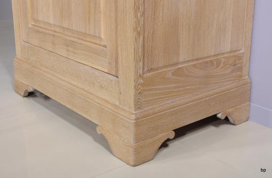 Armoire ou Bonnetière 1 porte Paul réalisée en Chêne Massif de style Louis Philippe Finition chêne Brossé Blanchi