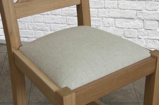 Chaise Olivier réalisée en Chêne massif de style Campagne Assise Tissu