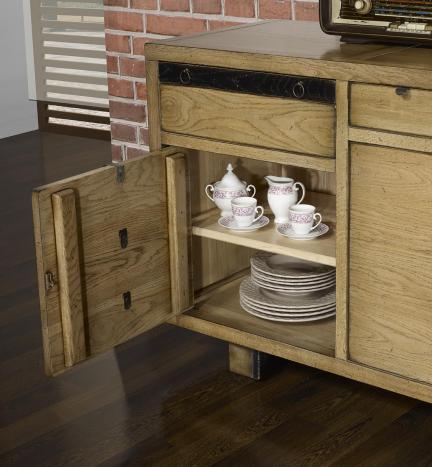 Buffet 4 portes réalisé en Chêne Massif de style Contemporain Vintage FIN DE SERIE 1 DISPONIBLE