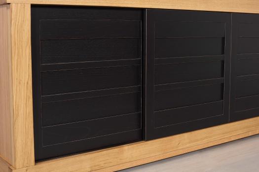 Buffet 4 portes coulissantes réalisé en Chêne Massif de style Contemporain 