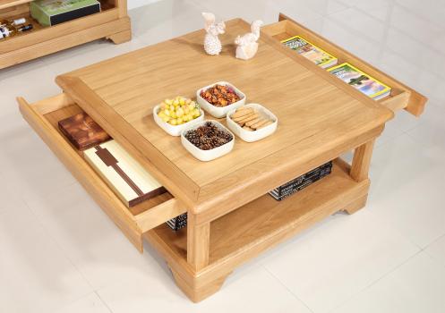 Trés belle Table basse carrée Anne-Sophie en Chêne de style Louis Philippe 