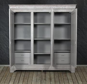 Armoire 3 portes Anne-Lise réalisée en Chêne Massif de style Louis Philippe Finition Chêne Brossé Gris
