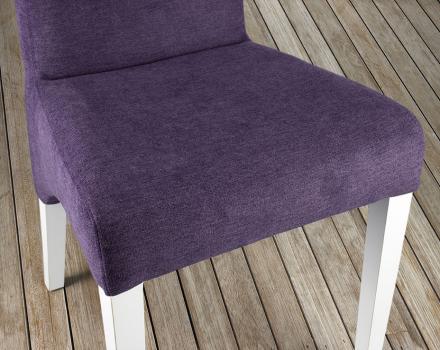 Chaise Loann en Hêtre massif, assise et dos capitonnés de couleur Violet