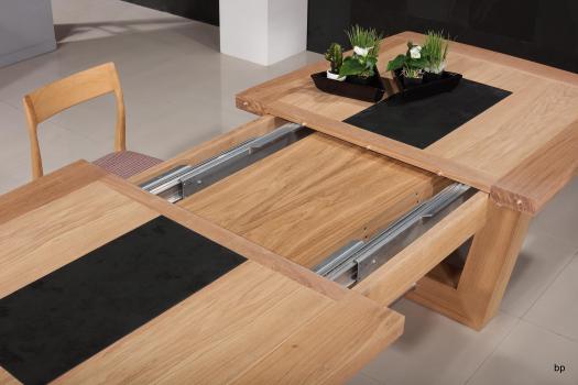 Table rectangulaire Samuel 220x110 réalisée en Chêne Massif 4 allonges de 40 Finition Chêne Brossé naturel Avec incrustation céramique