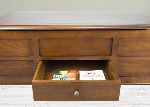 Table Basse Bar Hugo réalisée en Chêne de style Louis Philippe  Finition chêne Moyen plus soutenu (identique à la photo)