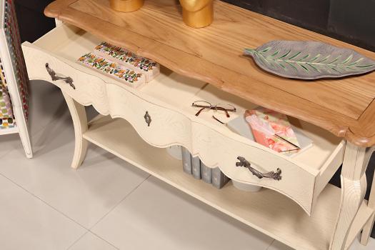 Console Sacha réalisée en Chêne de style Louis XV  Finition Chêne naturel et Brossé Lin Patiné SEULEMENT 1 DISPONIBLE