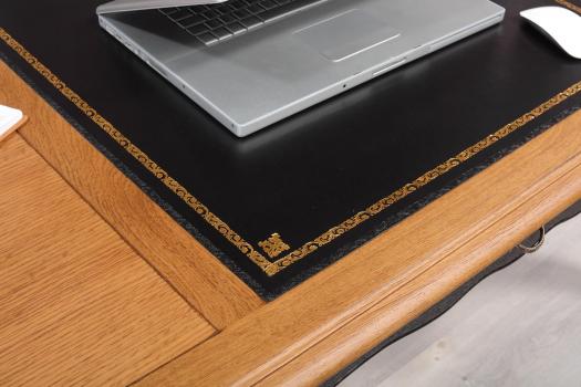 Bureau Ministre réalisé en Chêne de Style Louis XV Finition Chêne brossé Noir Patiné et Plateau Chêne Doré patiné