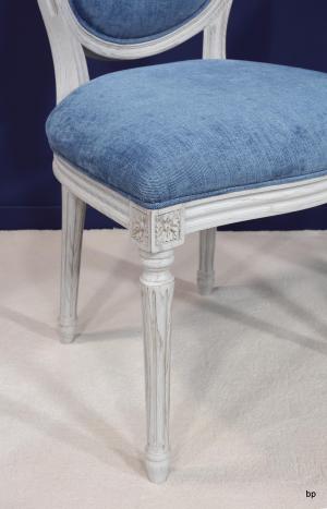 Chaise Simon réalisée en Chêne Massif de style Louis XVI Finition Brossé Gris Perle Patiné
