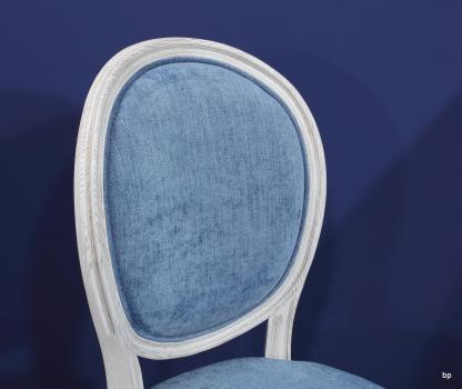 Chaise Simon réalisée en Chêne Massif de style Louis XVI Finition Brossé Gris Perle Patiné