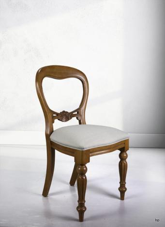 Chaise sculptée main Mael réalisée en Chêne massif de style Louis Philippe