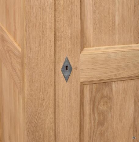 Armoire ou Bonnetière 1 porte Timothé réalisée en Chêne Massif de style Campagnard Finition chêne Brossé