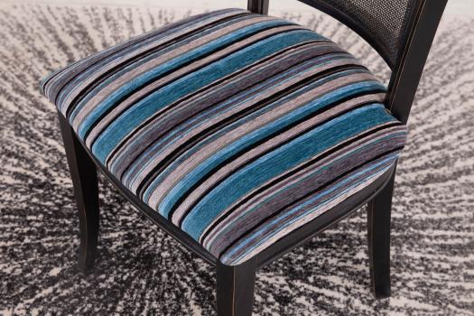 Lot de 4 Chaises réalisées en Chêne de style Louis Philippe  Dossier canné SEULEMENT 1 LOT