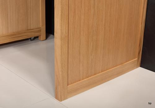 Bureau Contemporain en chêne accompagné de son caisson de 3 tiroirs sur roulettes