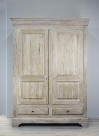 Armoire 2 portes 2 tiroirs Hugo réalisée en Chêne Massif de style Louis Philippe Finition Chêne Brossé