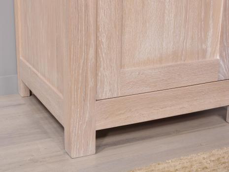 Armoire ou Bonnetière 1 porte réalisée en chêne massif de ligne Contemporaine Finition chêne brossé Blanchi 