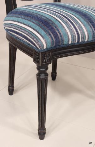 Chaise Simon réalisée en Chêne Massif de style Louis XVI Finition Brossé Noir Usé