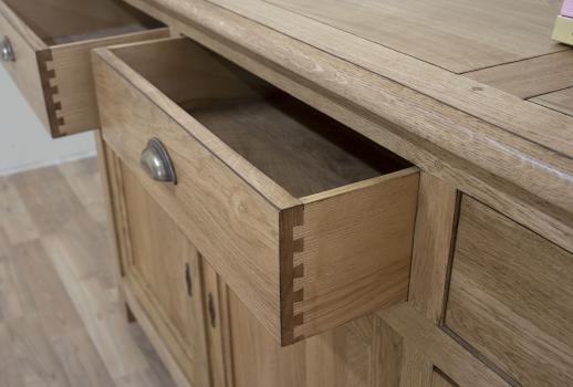 Buffet 3 portes Yann réalisé en Chêne Massif de style Campagnard Finition Chêne Naturel  Antik
