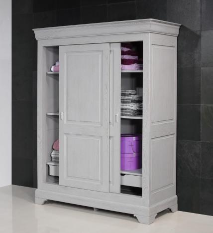 Armoire 2 portes Jean-Baptiste en Chêne Massif portes coulissantes, de style Louis Philippe Finition Chêne Brossé Gris