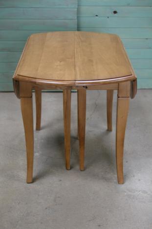 Table ronde à volets DIAMETRE 110 réalisée en Chêne massif de style Louis Philippe 5 allonges de 40 cm
