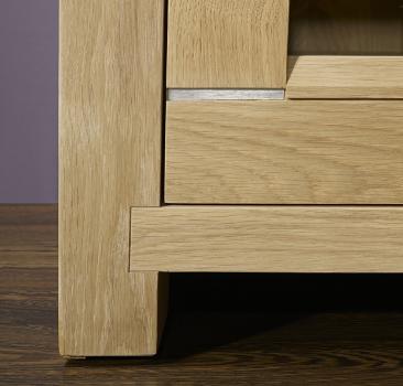 Meuble TV 2 portes Vitrées Loann réalisé en chêne massif de style Contemporain Finition Chêne Brossé Naturel