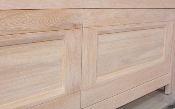 Meuble TV 2 portes Nahel, réalisé en chêne massif de style Contemporain 