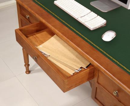 Bureau Ministre 5 tiroirs Hugo réalisé en Chêne Massif de style Louis Philippe Finition Chêne Moyen