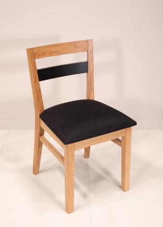 Chaises Rodrigue réalisée en chêne massif Ligne contemporaine Assise Tissu d'ameublement Noir (celles de la photo) voir table réf.c62