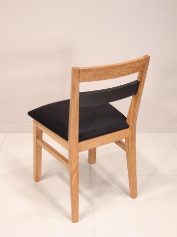 Chaises Rodrigue réalisée en chêne massif Ligne contemporaine Assise Tissu d'ameublement Noir (celles de la photo) voir table réf.c62
