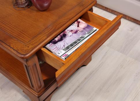 Table basse Eliot réalisée en Chêne de style Louis Philippe 1 tiroir de chaque coté Finition Chêne moyen patine antiquaire