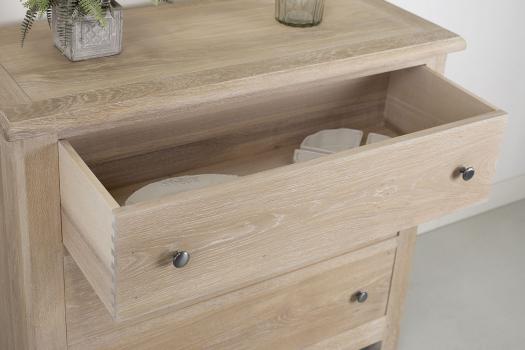 Commode 3 tiroirs Patrice, réalisée en Chêne Massif de Style Campagne SEULEMENT 1 DISPONIBLE DANS UNE FINITION CHENE BROSSE BLANCHI