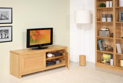 Meuble TV 2 portes Nahel, réalisé en chêne massif de style Contemporain Finition Chêne Naturel
