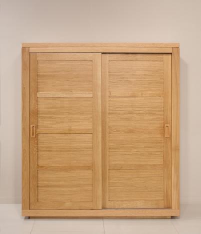 Petite armoire 2 portes coulissantes Julien, réalisée en Chêne de Ligne contemporaine Hauteur 180 cm 4 étagères de chaque côté