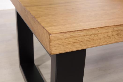 Table basse rectangulaire de ligne Contemporaine, réalisée en Chêne et Fer
