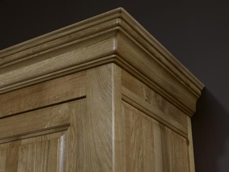 Armoire 2 portes Gabriel réalisé en Chêne Massif de style Louis Philippe campagnard