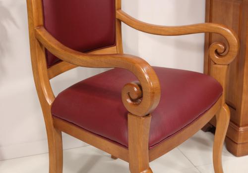Fauteuil Crosse de style Louis Philippe en chêne massif Moleskine bordeaux