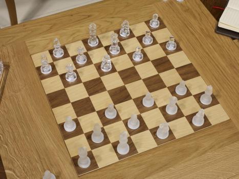 Table basse Jeu d'échec réalisée en Chêne et Noyer de style Louis Philippe