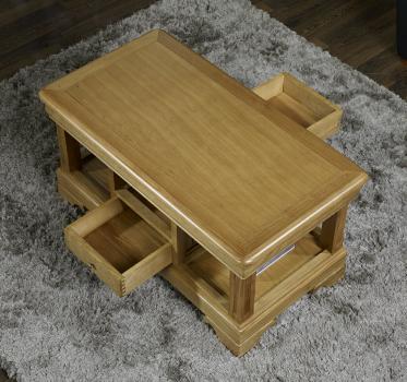 Table Basse Emmanuel réalisée en Chêne de style Louis Philippe Finition traditionnelle.