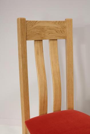 Chaise Léonor réalisée en Chêne Massif Assise Tissu  Ameublement  (celle de la photo) il nous reste 4 chaises