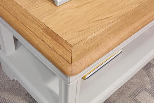 Table basse Eliot réalisée en Chêne de style Louis Philippe 1 tiroir de chaque côté Finition chêne naturel pour le plateau et Gris perle pour le corps