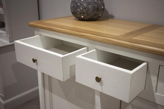 Buffet 2 portes Amandine réalisée en Chêne Massif de style campagnard Finition Bi-color