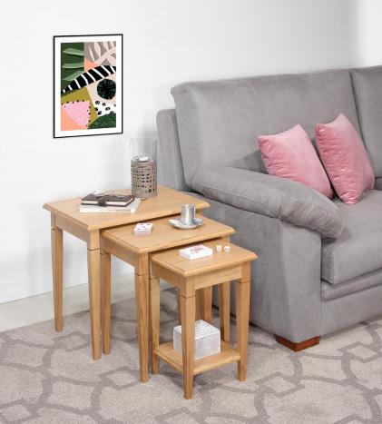 Table Gigognes en Chêne de style Louis Philippe Pieds fuseaux