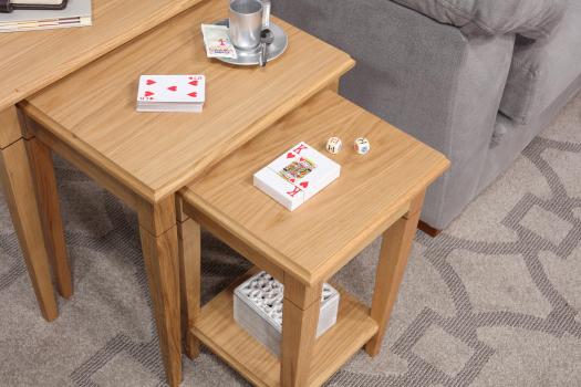 Table Gigognes en Chêne de style Louis Philippe Pieds fuseaux
