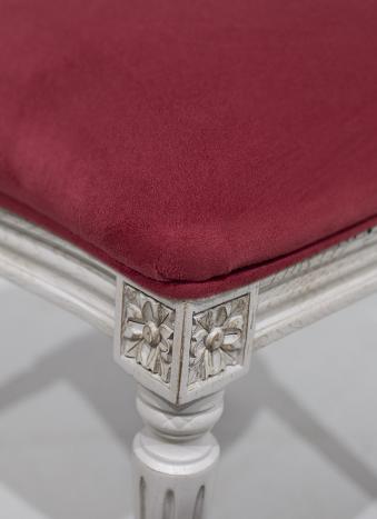 Chaise Simon réalisée en Chêne Massif de style Louis XVI Finition Chêne Brossé Gris Perle Patiné