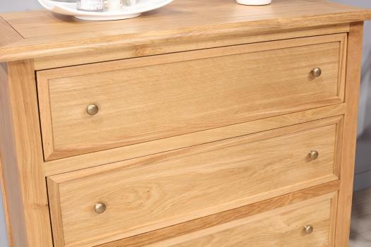 Commode 3 tiroirs Adam, réalisée en Chêne Massif de style Campagne SEULEMENT 1 DISPONIBLE