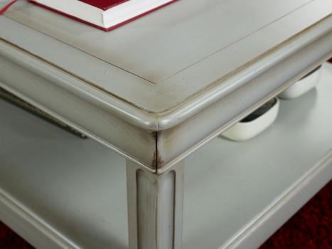 Table Basse carrée Clarisse réalisée en Chêne de style Louis Philippe Finition chêne brossé gris