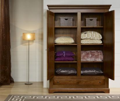 Armoire 2 portes Gabriel réalisé en Chêne Massif de style Louis Philippe Campagnard
