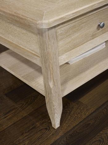 Table Basse Clément réalisée en Chêne de style Louis Philippe PLATEAU MARQUETE Finition Brossé Blanchi
